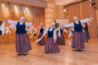 Vidējās paaudzes deju kolektīvs "Daugaveņa"